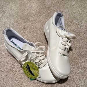 Grasshoppers Cream Leather Lace-Up Shoes